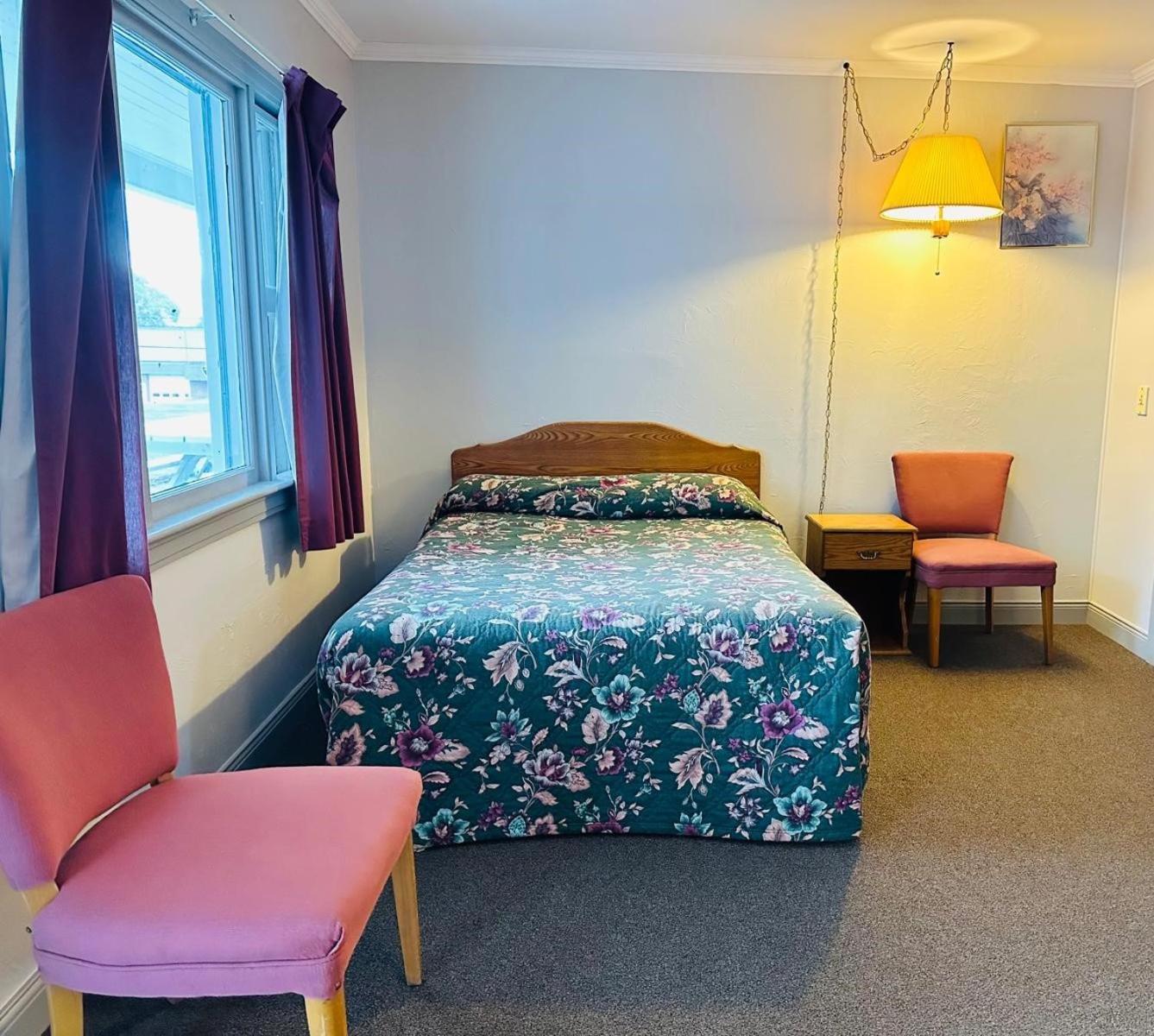 Stiles Motel Hill View Вудсток Екстер'єр фото