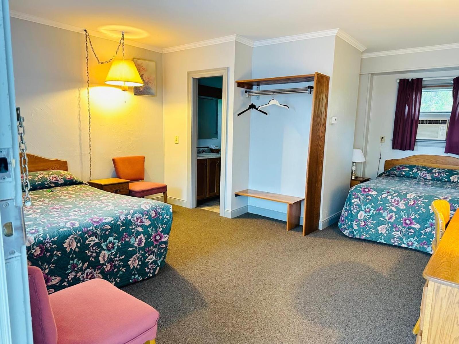 Stiles Motel Hill View Вудсток Екстер'єр фото