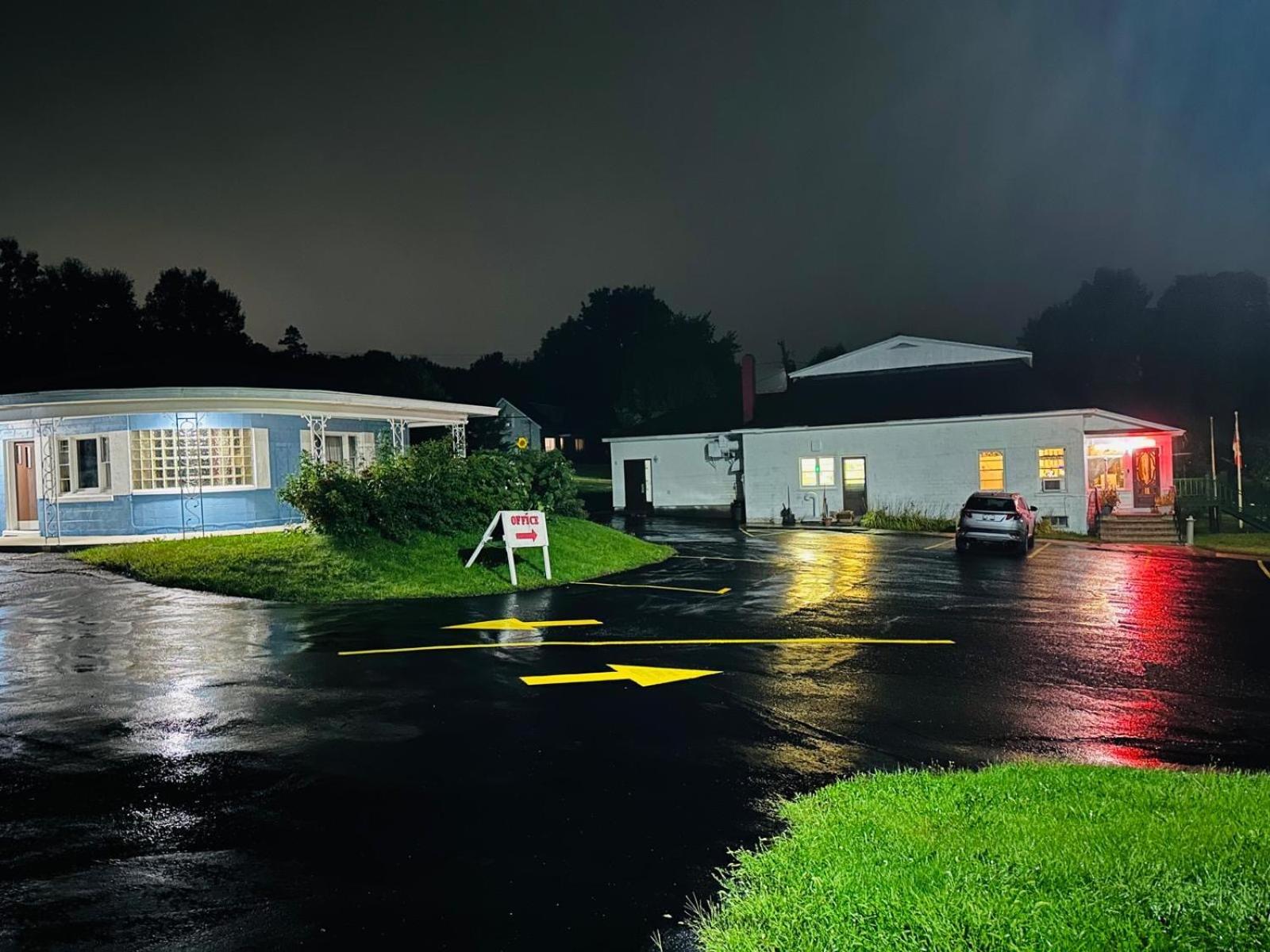 Stiles Motel Hill View Вудсток Екстер'єр фото